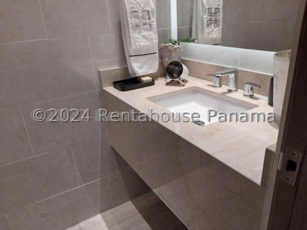 Spacious modern kitchen with open design PH Pacific Sky Punta Paitilla Panama