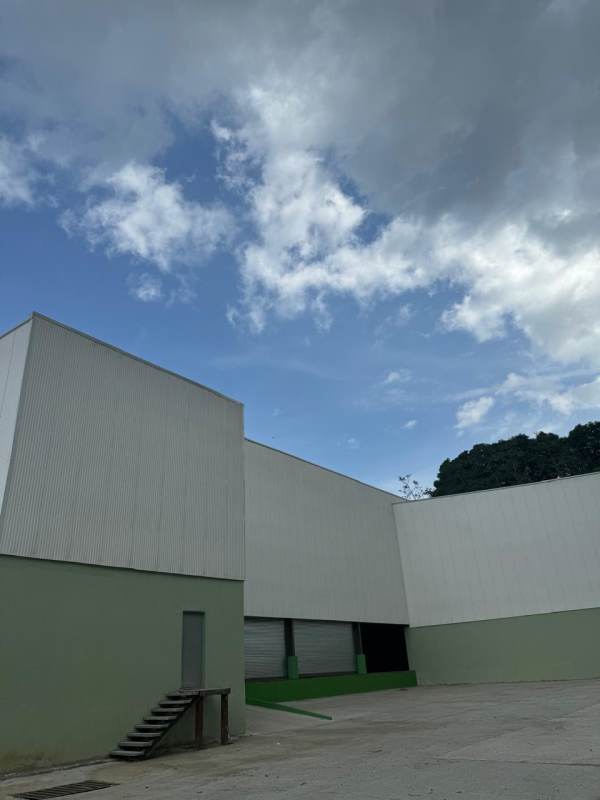 Expansive industrial lot with warehouse and driveways in Panama City