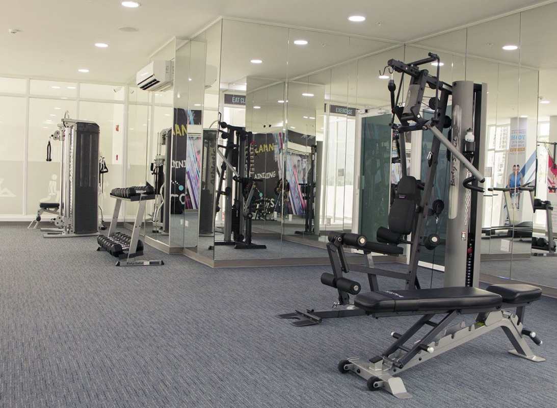 Modern boutique gym with treadmills elliptical and city views at PH Metropolitan Park Panama