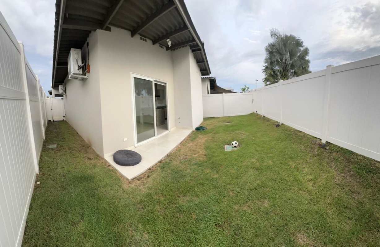 Modern 3BR House in Villasur Residences Costa Sur