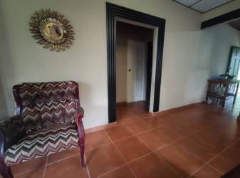 Living room or hallway with traditional decor, mirrored wall and tiled floor in Los Algarrobos Panama
