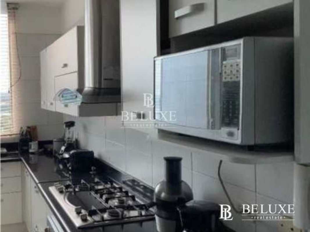 Contemporary kitchen with appliances and cabinetry in PH Vista Balboa apartment Avenida Balboa Panama