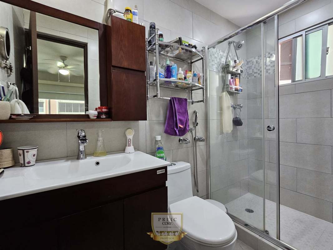 Living room modern finishes city view balcony PH Royal Hill Panama