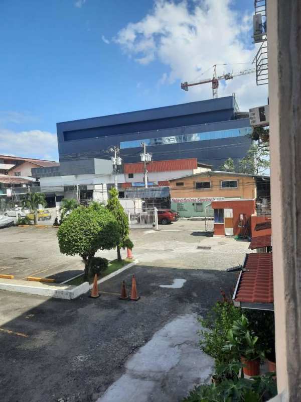 Bright interior hallway with tile floor connecting rooms in PH Residencial Río Abajo Panama