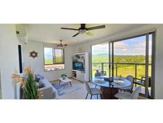 Fully equipped modern kitchen with breakfast bar PH Parterre Panama Pacifico