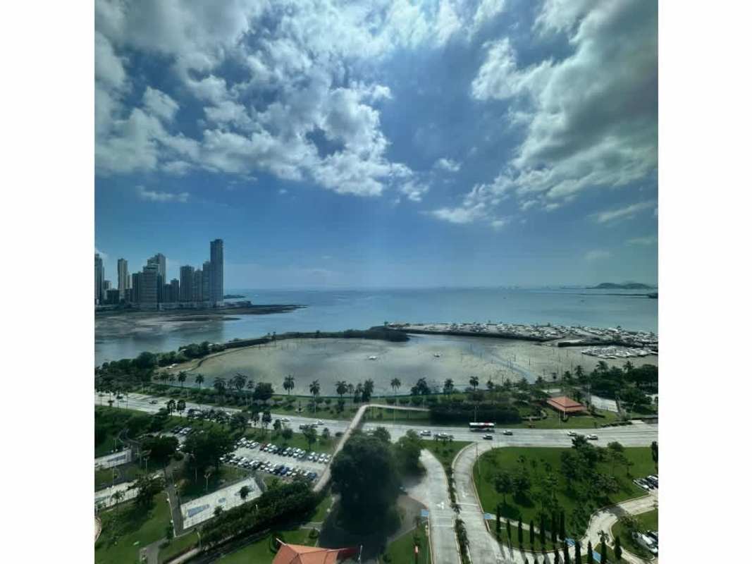 Private corner office featuring floor-to-ceiling windows with ocean and skyline views in Torre BAC Panama