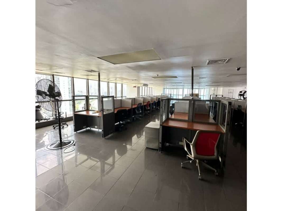 Executive boardroom with panoramic windows overlooking ocean and financial district in Torre BAC Panama