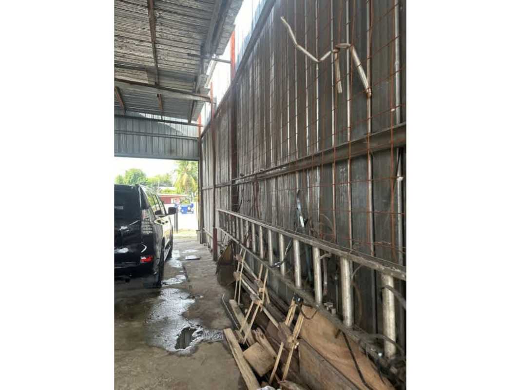 Covered parking area outside warehouse structure vehicle accessible in Panama City