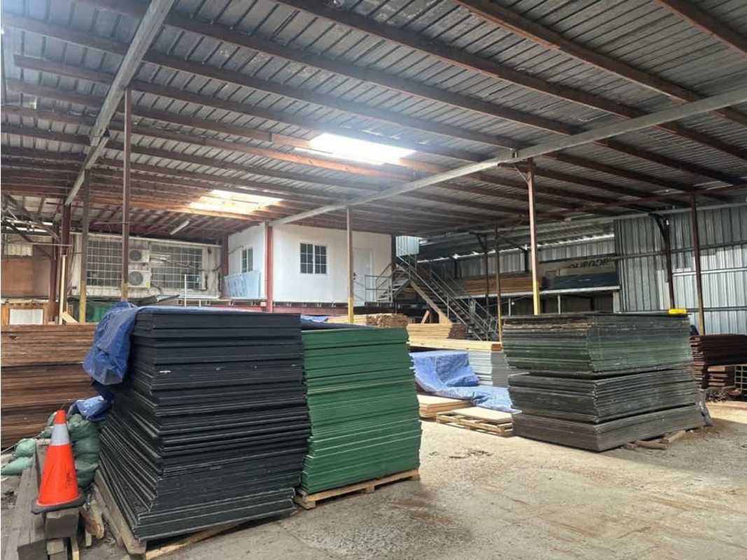 Spacious warehouse internal view metal structure mezzanine industrial Panama City