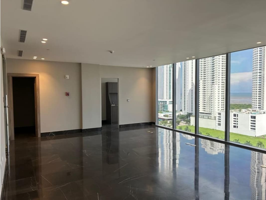 Unfurnished open plan office with floor-to-ceiling windows city and ocean view PH Panama Design Center Costa del Este