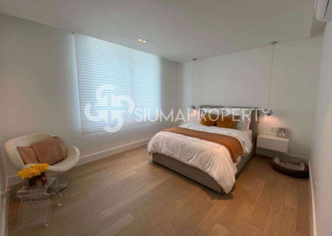 Master bedroom with floor-to-ceiling windows, bay views, AC, ensuite bath in PH BICSA Panama