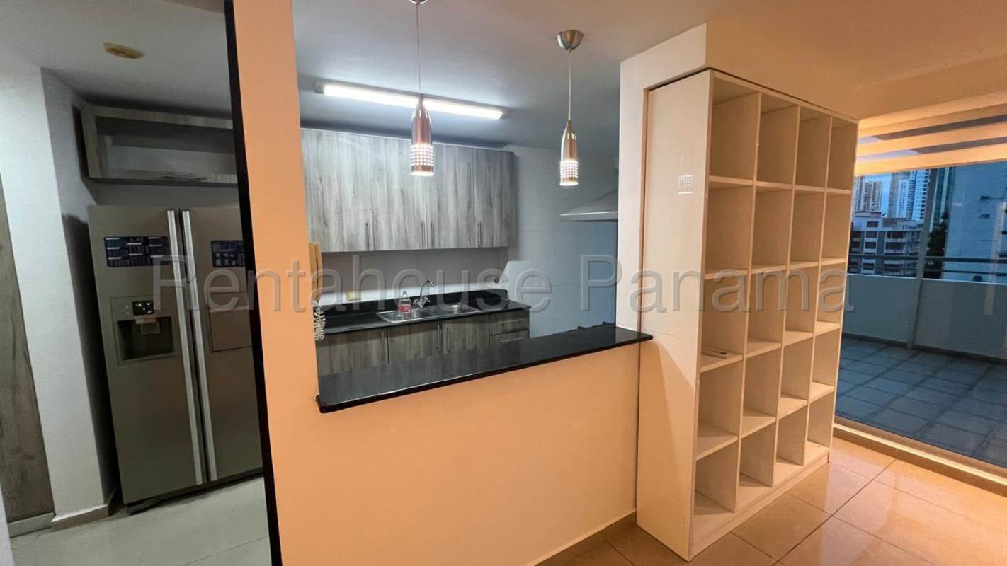 Gym with cardio equipment and large windows PH Citrus San Francisco Panama