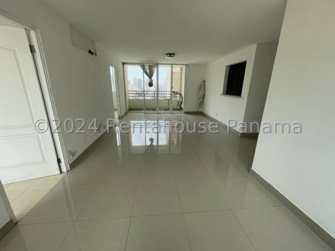 Bathroom with tiled walls and walk-in shower at PH Majestic Gardens Edison Park Panama City
