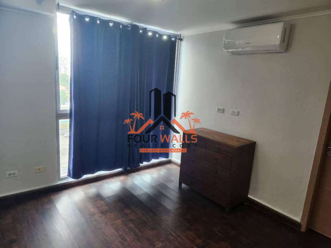 Modern bedroom with wood floors, large windows and AC in Torres de Castilla Panama City