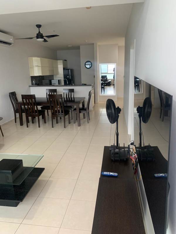 Contemporary kitchen with granite countertops and appliances PH BICSA Avenida Balboa Panama