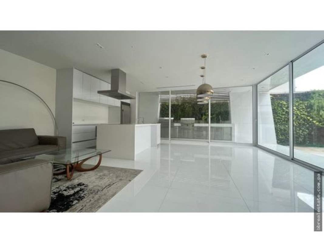 Luxury 3BR House in La Toscana Costa del Este