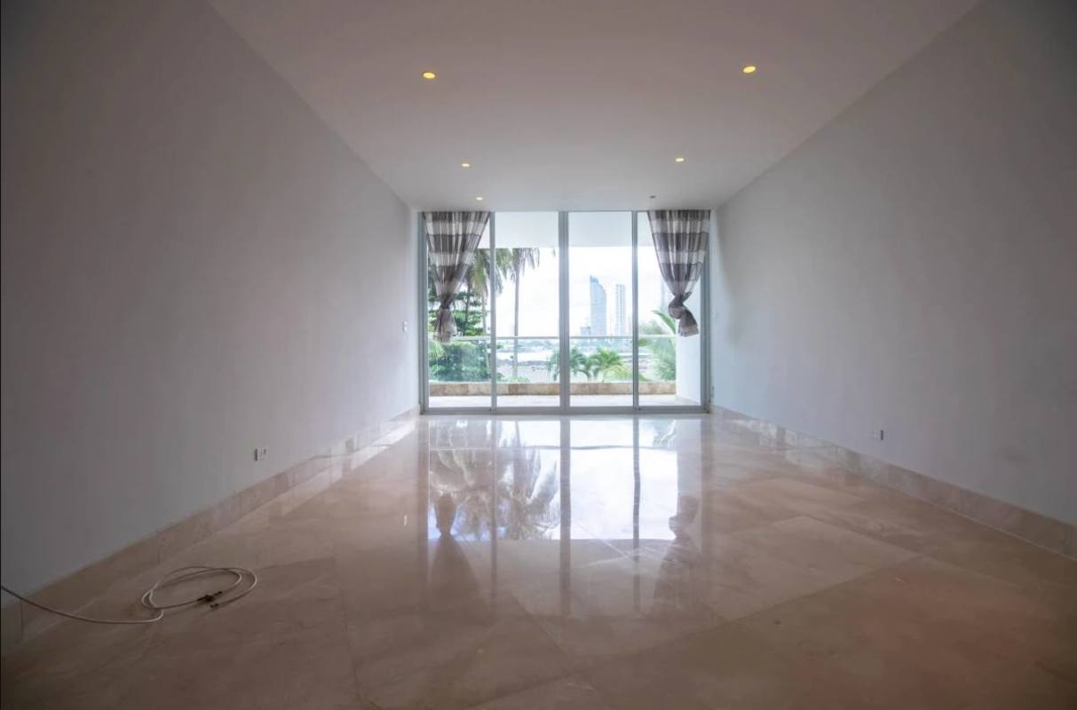 Large Modern 4BR Apartment with Ocean Views Punta Paitilla