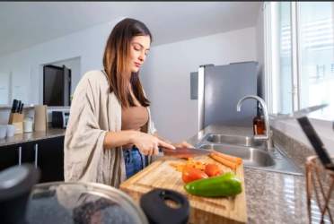 Modern kitchen granite countertops large window Paradise Point Nueva Gorgona