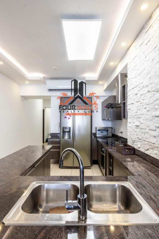 Bedroom with floor-to-ceiling glass, balcony, skyline and ocean views in PH Rivage Panama