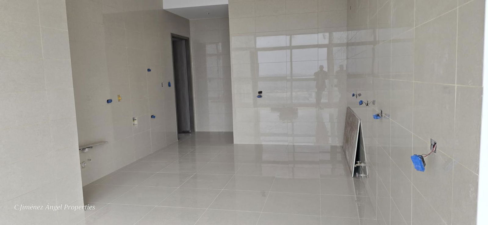 Terrace in penthouse overlooking city skyline and Pacific Ocean PH Costanera Panama