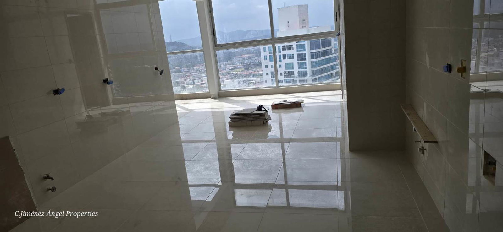 Bedroom with floor-to-ceiling glass featuring ocean and city views in luxury PH Costanera Panama