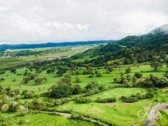 Eco-friendly lot with panoramic mountain and forest views at Monte Sereno Volcán