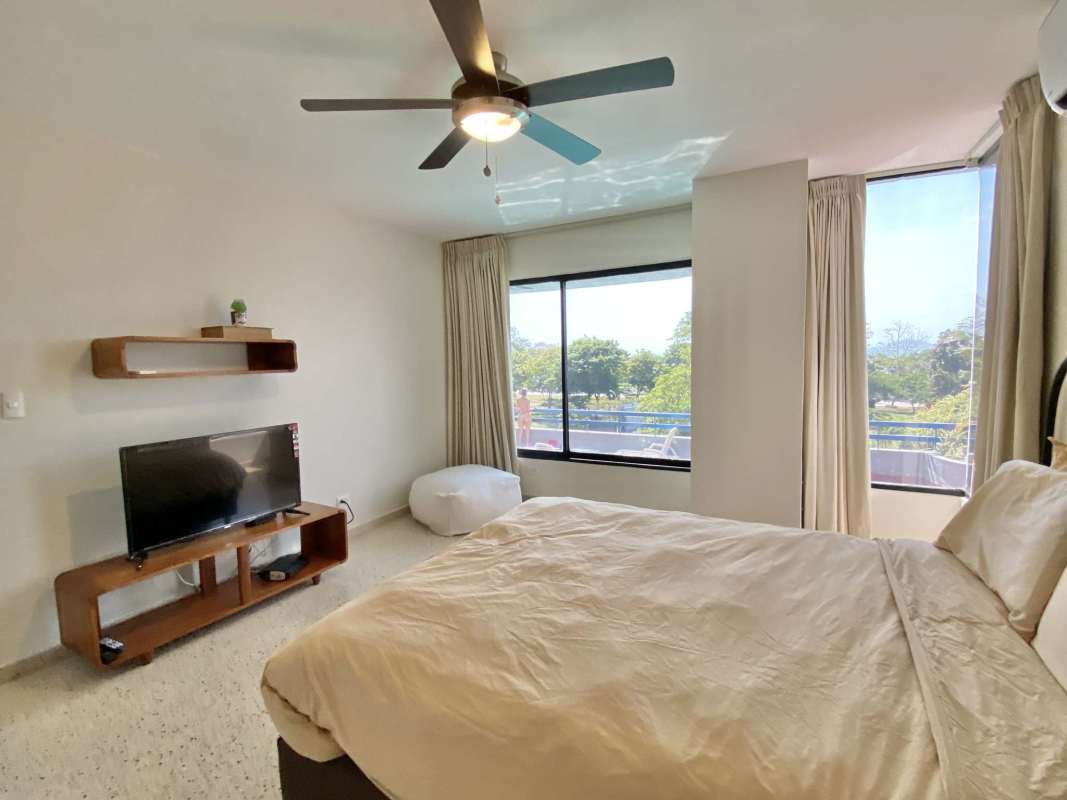 Home office space adjacent to living area with city views in PH La Gaviota Panama