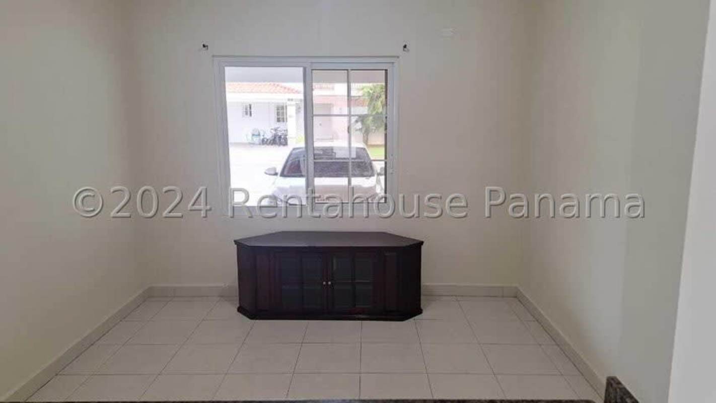 Modern kitchen with granite countertops, breakfast bar and tile backsplash in a Panama home