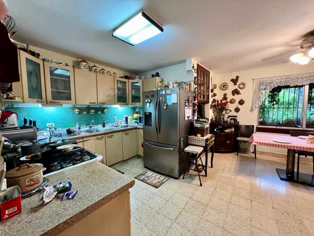 Large main bedroom with windows, ceiling fan, natural light in Hato Pintado Panama house