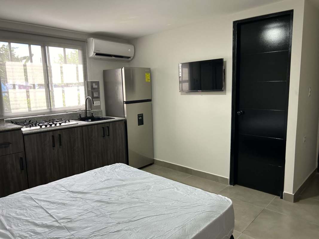 Studio in Tocumen with kitchenette, refrigerator, wall-mounted TV and blinds Altos de San Ángel