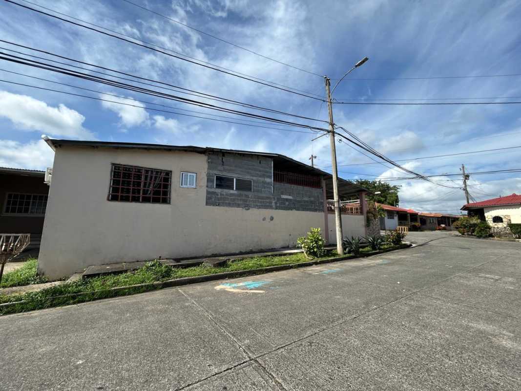 Spacious 4BR House with Terrace Casa Real Villa Zaita