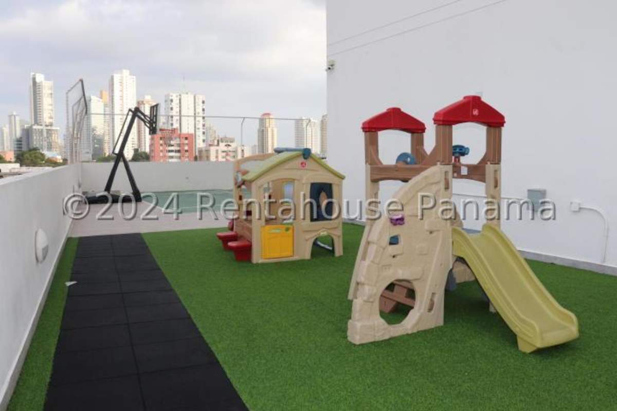 Rooftop swimming pool overlooking skyline PH Vía España Obarrio Panama