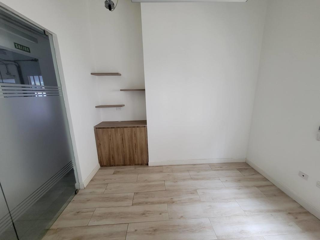 Spacious warehouse area with high ceilings in Panama office for sale