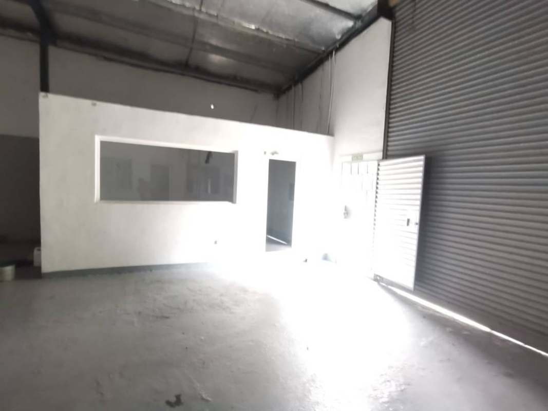 Warehouse unit with small interior office and roller shutter doors Santa Elena Chanis Panama