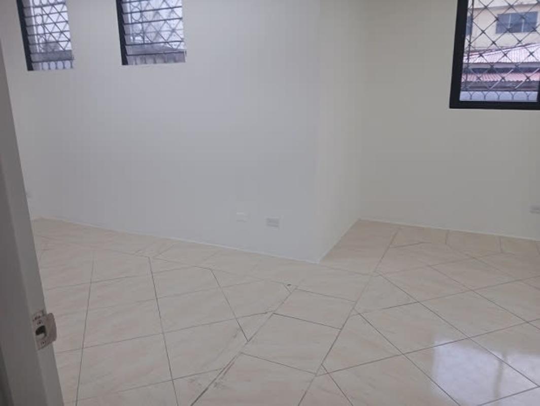 Commercial storefront with roller shutters, steps and wheelchair ramp in PH Vía España Business Center Panama City