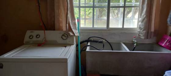 Laundry area with washer double sink and window Penonomé Coclé Panama