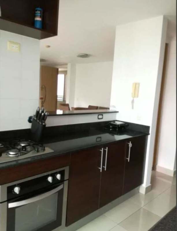 Furnished master bedroom with split AC, built-in closet, king size bed in PH San Francisco Panama City for rent