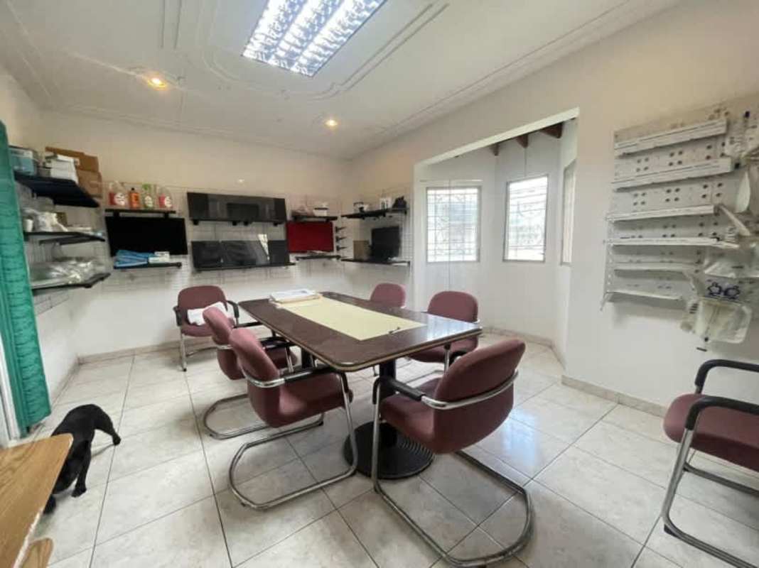 Private executive furnished office inside commercial building El Dorado Panama