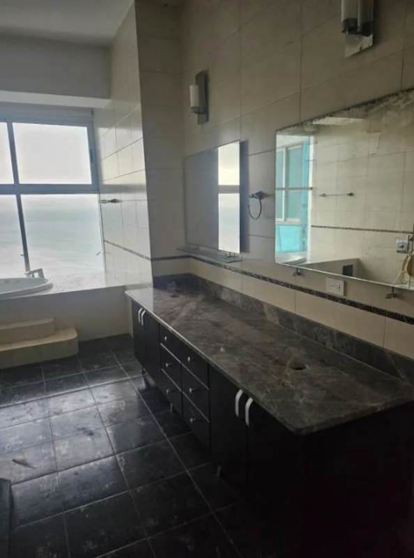 Modern luxury bathroom with double vanity, marble countertops, bathtub with ocean view at PH Ocean House Costa del Este Panama