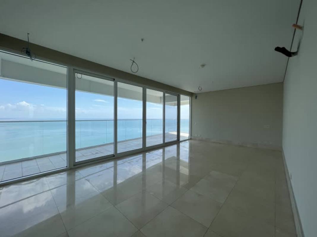 Expansive terrace with panoramic Pacific Ocean skyline views at PH Windrose penthouse