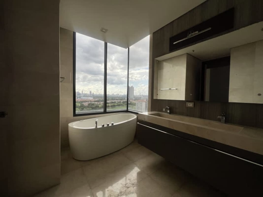 Modern bathroom with glass shower enclosure luxury finishes Santa Maria PH La Vista Panama rental