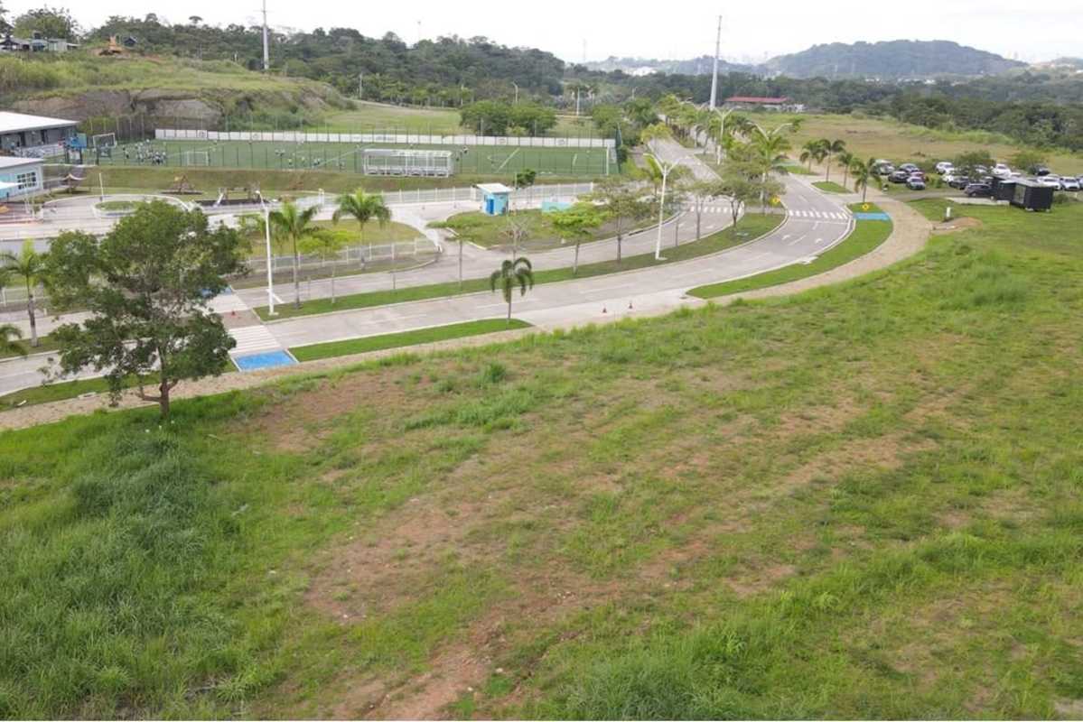 Vacant commercial plot bordering main road in Green Valley City Panama