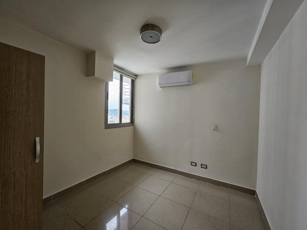 Compact space with AC ideal as small bedroom or office PH Rokas Condado del Rey