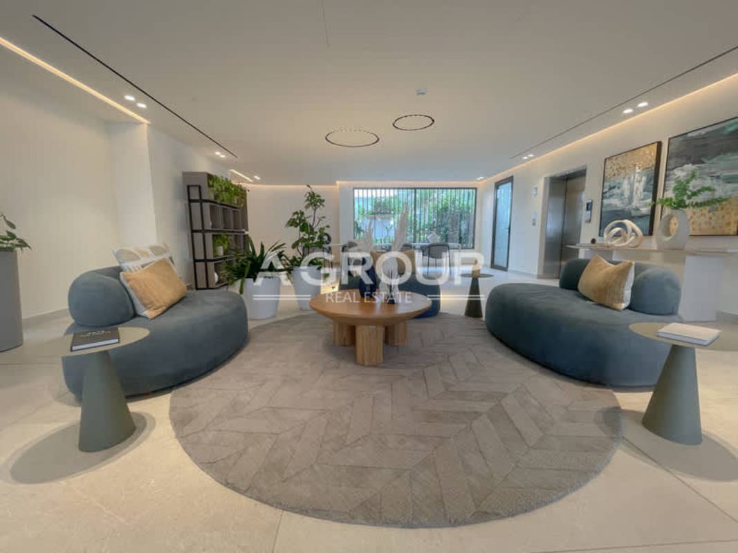 Elegant lobby lounge area with modern furnishings at Seascape Ocean Reef Panama