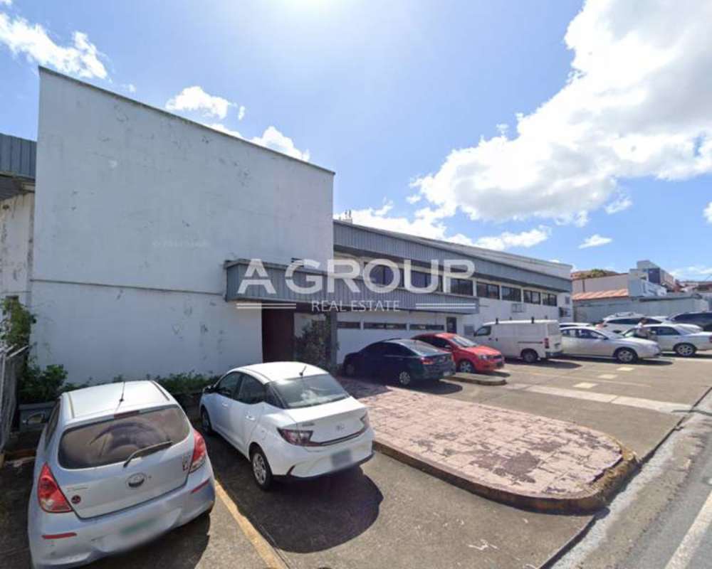 Commercial building exterior with parking lot La Loceria Panama