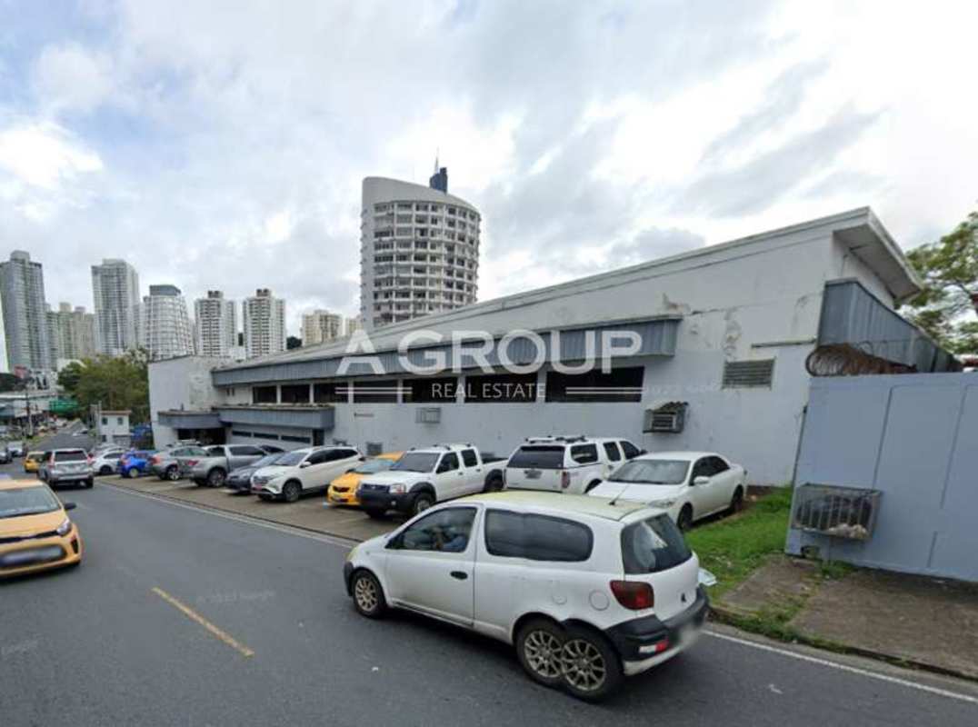 Warehouse property with fence and urban parking in La Loceria Panama City