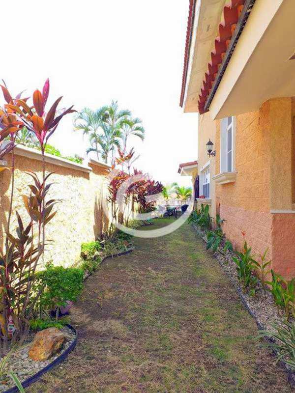 Tropical garden with pathway alongside house in Residencial El Doral Panama