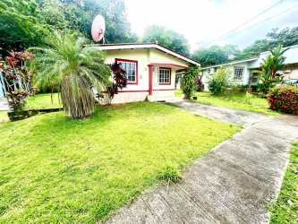 Ranch-style house with garden lawn fence single story Monterregio Arraiján