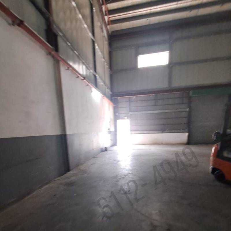 Warehouse bathroom with toilet, sink, tiled walls in Plaza Tocumen Don Bosco Panama