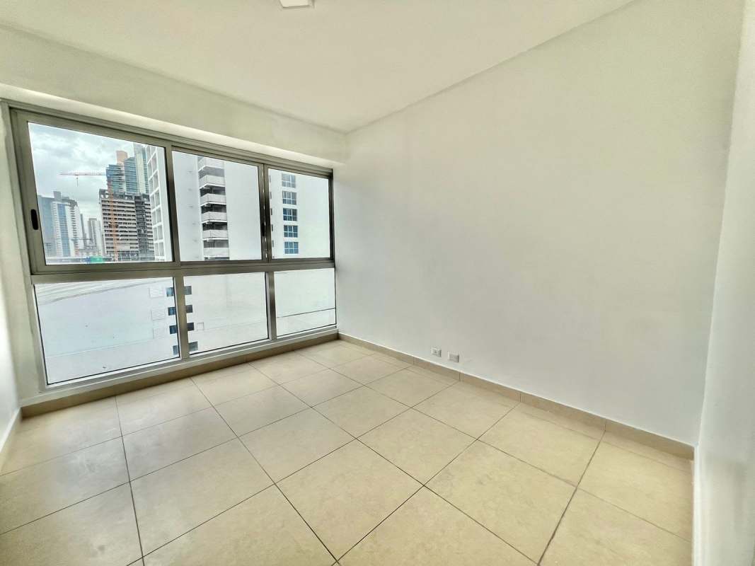 Infinity rooftop pool overlooking Panama City skyline PH Rivage Tower Avenida Balboa